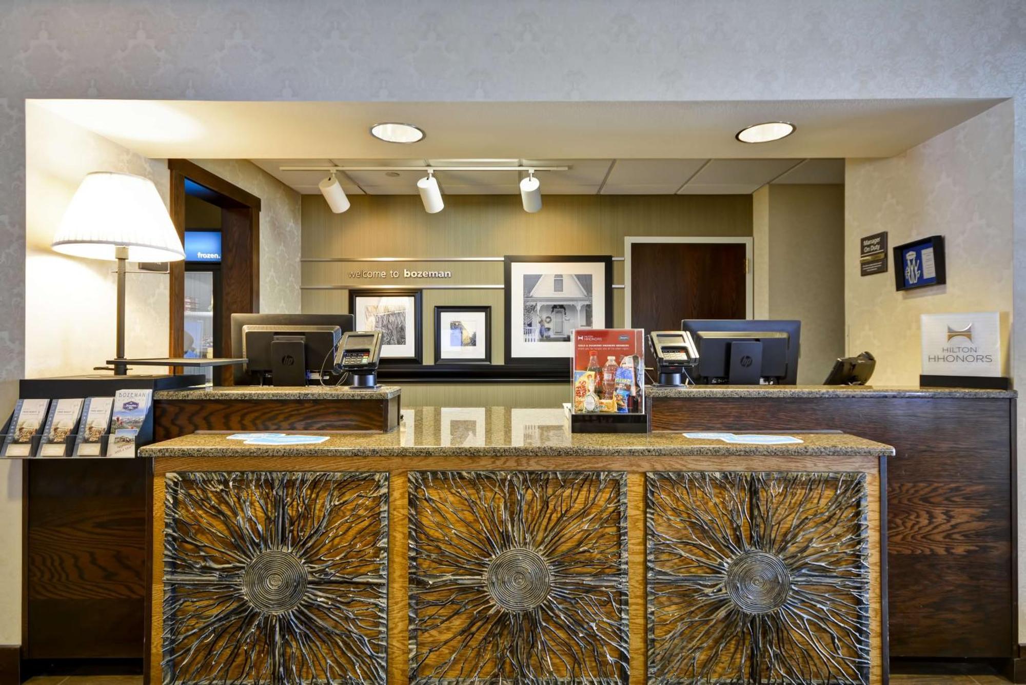 Hampton Inn Бозмен Екстер'єр фото